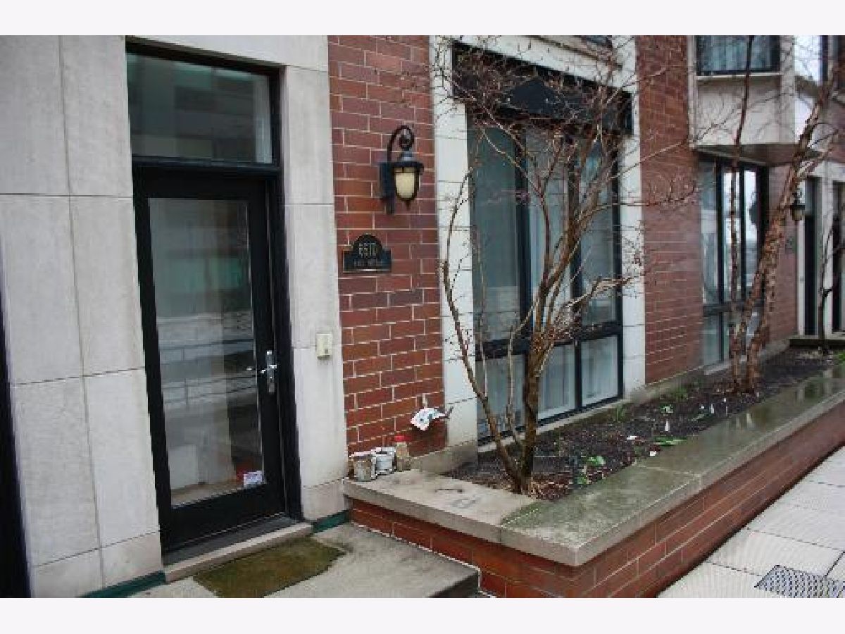 Townhomes Rented Fulton Court Chicago Illinois, 661 Wayman