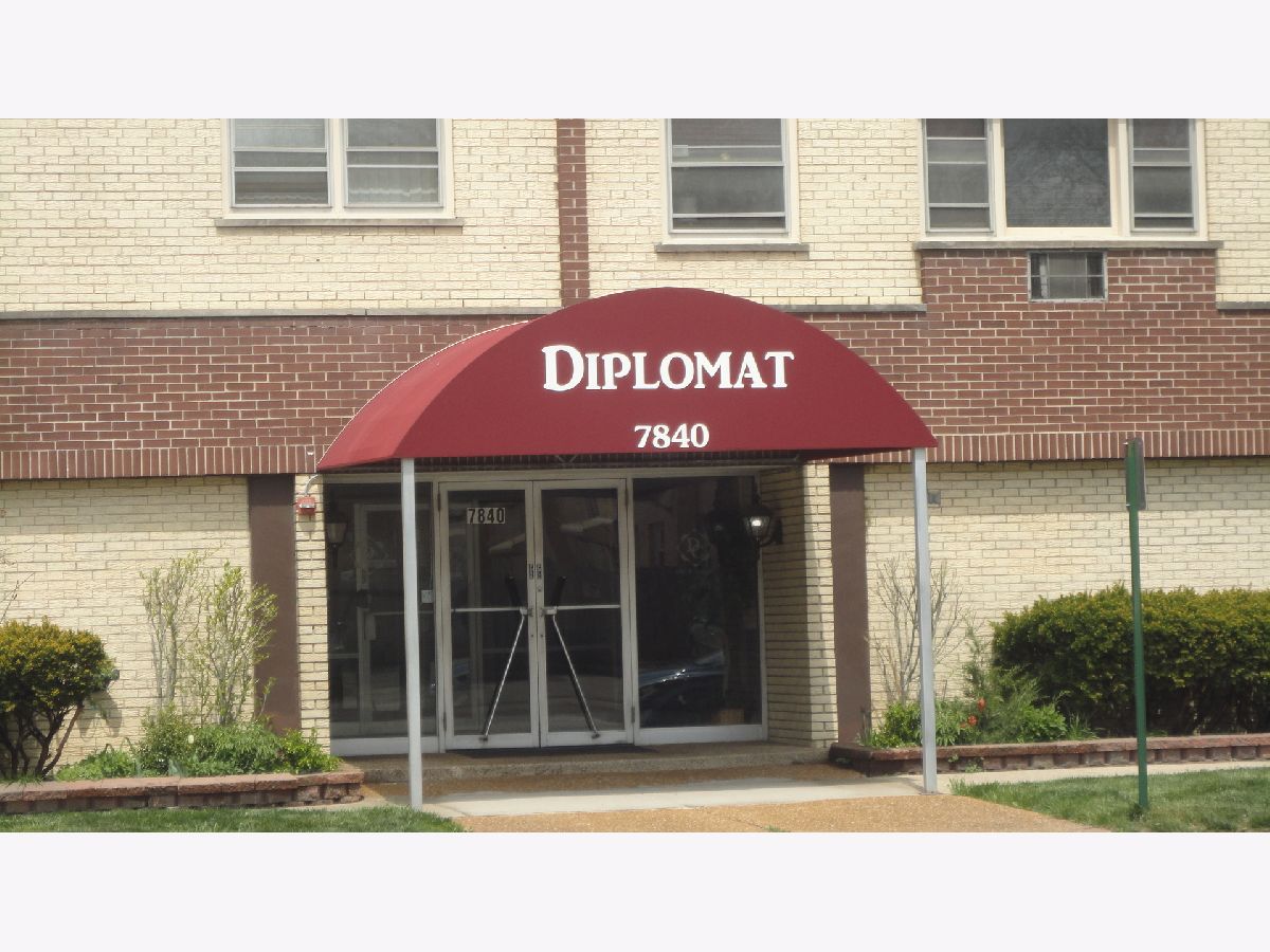 Condominiums Sold Diplomat Condominiums Elmwood Park Illinois, 7840 North