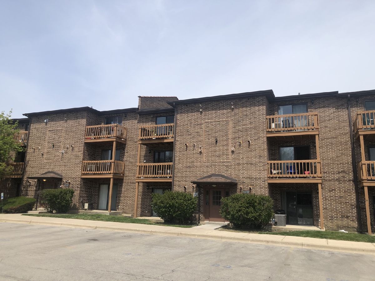 Condominiums Rented The Trails At Abbeywood Lisle Illinois, 2252 Abbeywood