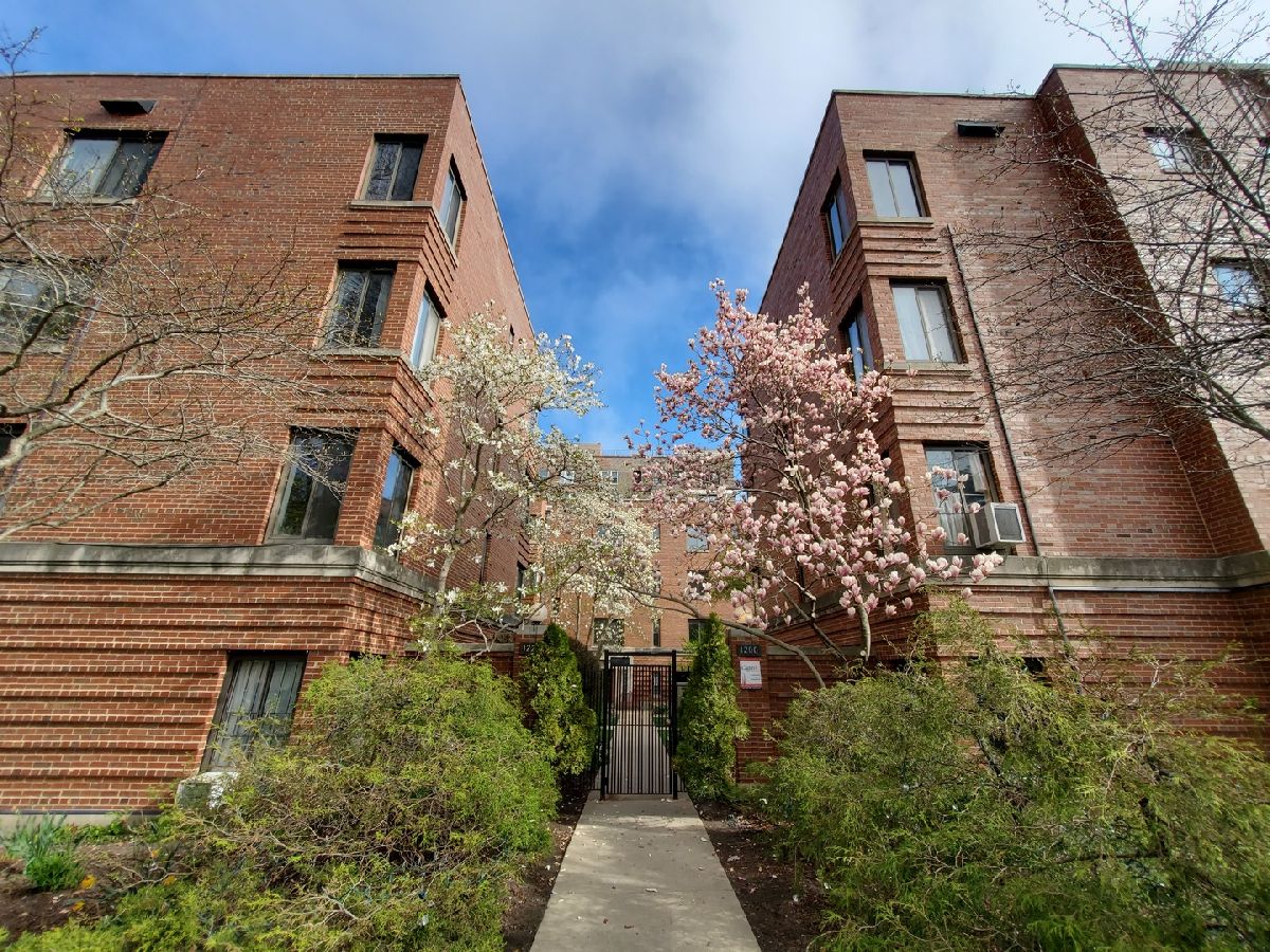 Condominiums Rented Chase On The Lake Chicago Illinois, 1204 Chase