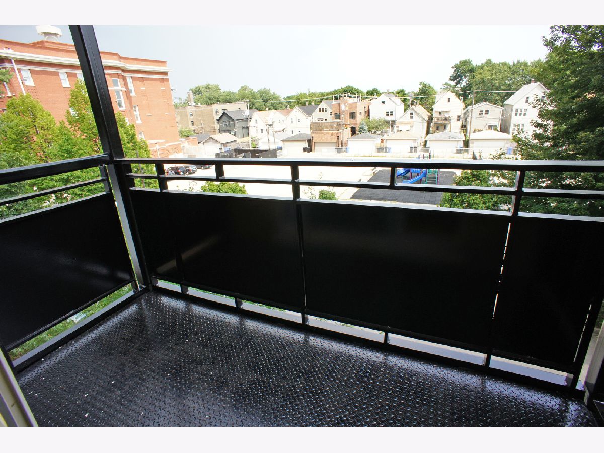 Condominiums Rented Welbourn Row Chicago Illinois, 2915 Clybourn