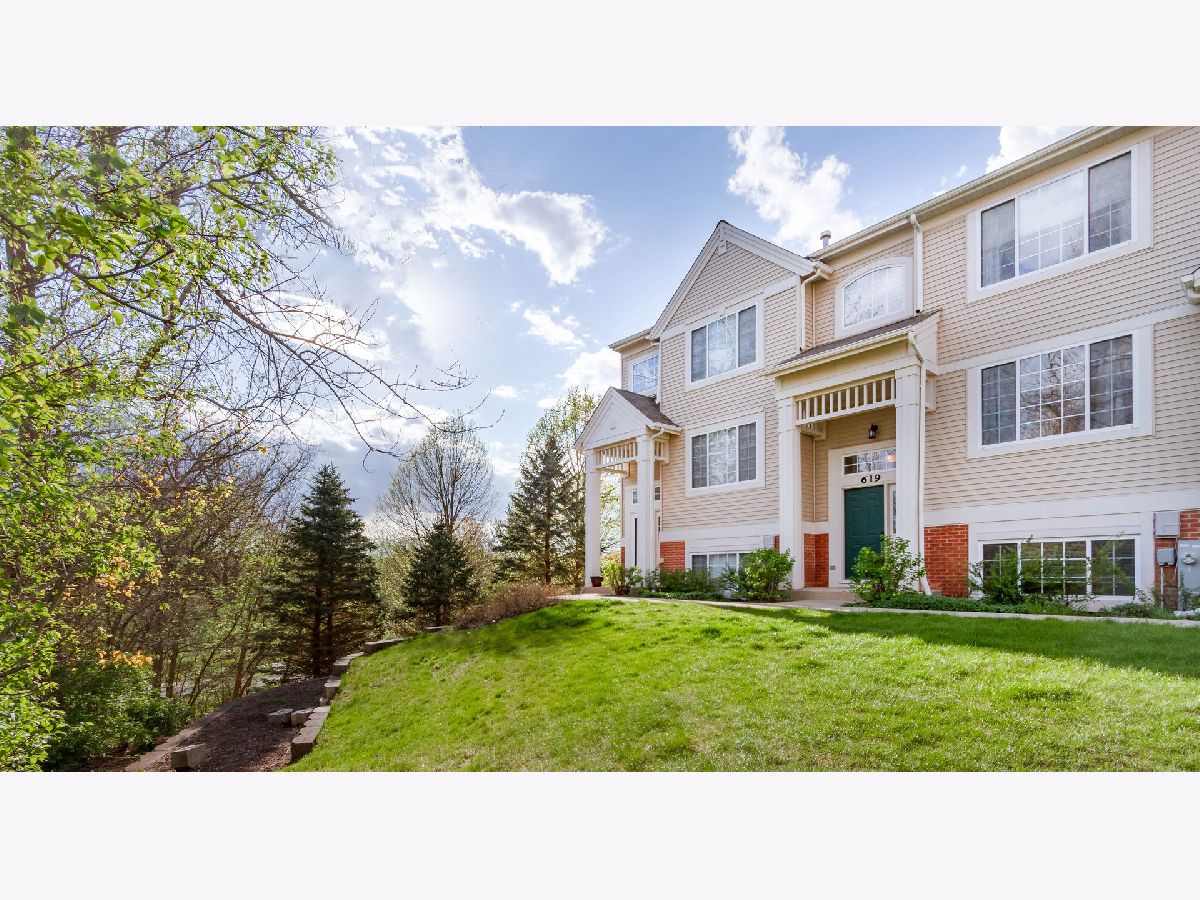 Cary Woods Cary IL, Townhomes & Condos & Homes For Sale & For Rent