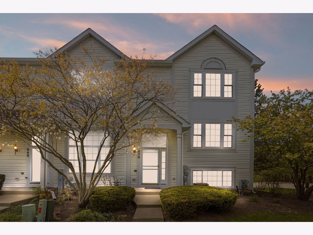 Townhomes & Homes Sold Bayberry Waukegan Illinois, 950 Darla