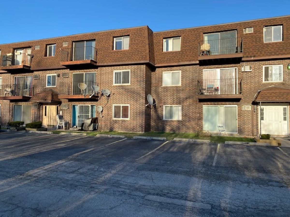 Condominiums Rented Honey Bee Oaks Des Plaines Illinois, 9368 Golf