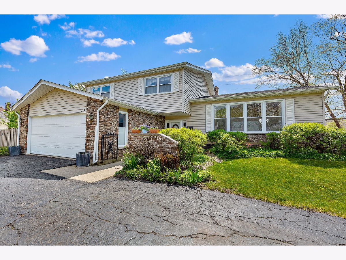 Homes Sold Chatelaine Arlington Heights Illinois, 219 Appletree