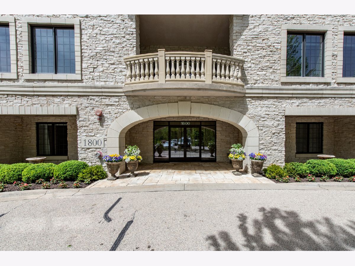 Condominiums Sold Amberley Woods Lake Forest Illinois, 1800 Amberley