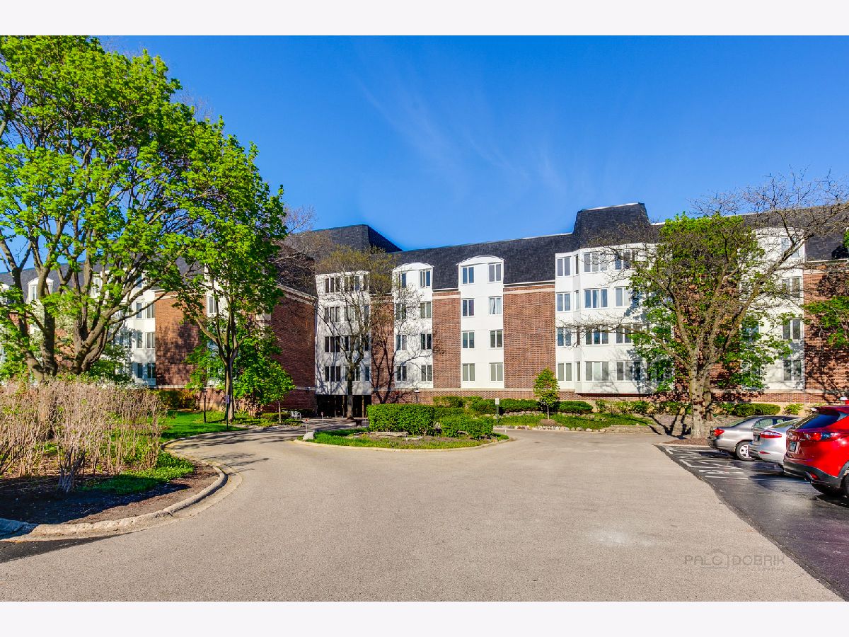 Cambridge On The Lake Buffalo Grove IL, Condominiums For Sale & For
