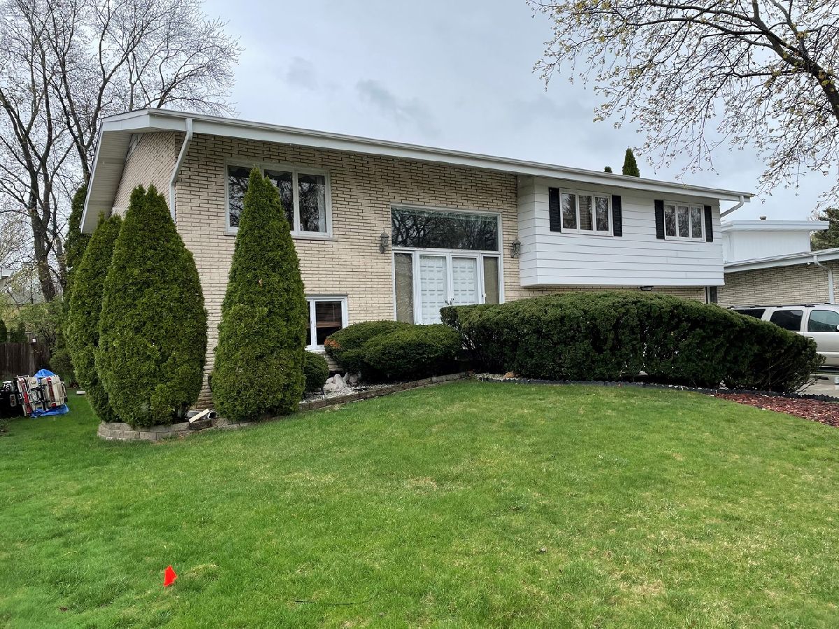 Condominiums & Homes Rented Bunker Hill Niles Illinois, 6827 Concord
