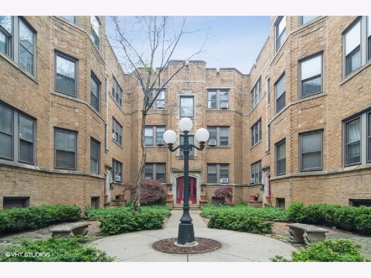 Condominiums Rented Cornelia Place Chicago Illinois, 538 Cornelia