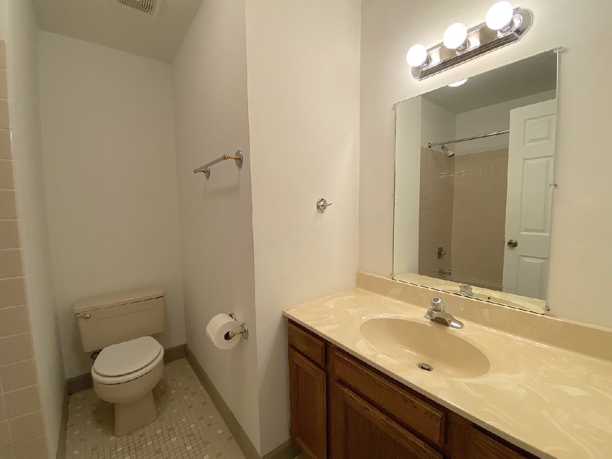 Condominiums Sold Pembrooke Courts Naperville Illinois, 115 Olesen