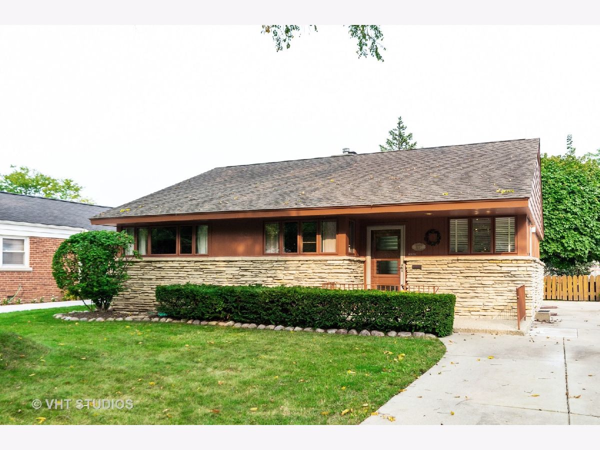 Homes Rented Sherwood Forest Highland Park Illinois, 1227 Arbor