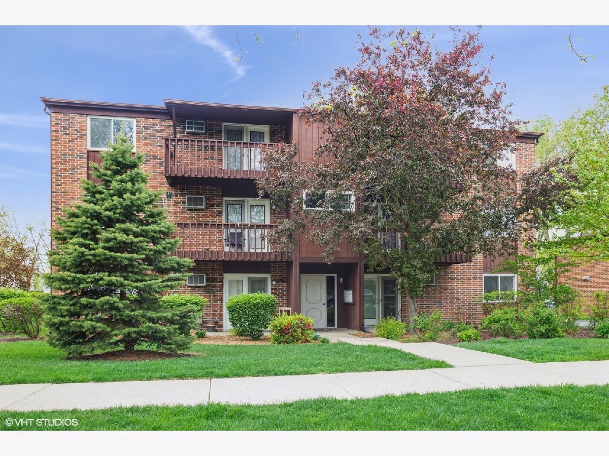 Condominiums Rented Garden Terrace Roselle Illinois, 662 Daisy