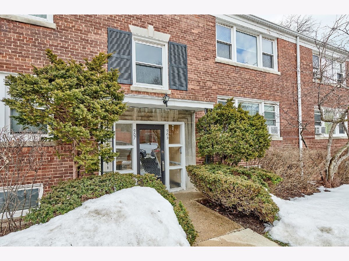 Condominiums Rented Austin Elmwood Courtyard Evanston Illinois, 905 Austin