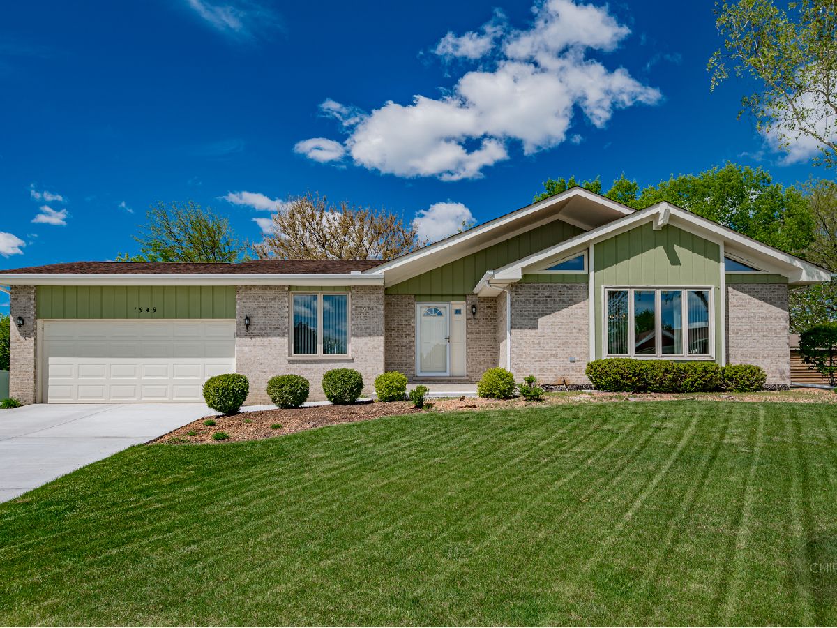 Homes & Condos & Townhomes Sold Whispering Meadows Crest Hill Illinois, 1949 Sybil