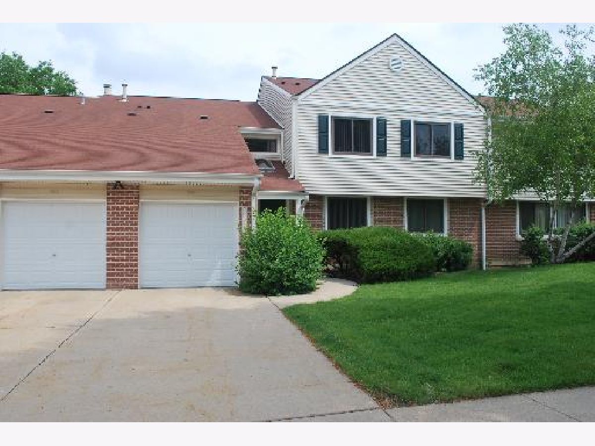 Townhomes & Condos & Homes Rented Hidden Lake Buffalo Grove Illinois, 932 Hidden Lake