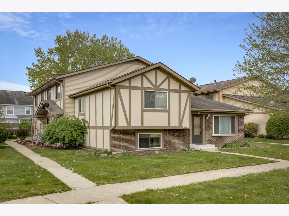 Townhomes & Condos Sold Winchester Warrenville Illinois, 29W523 Winchester