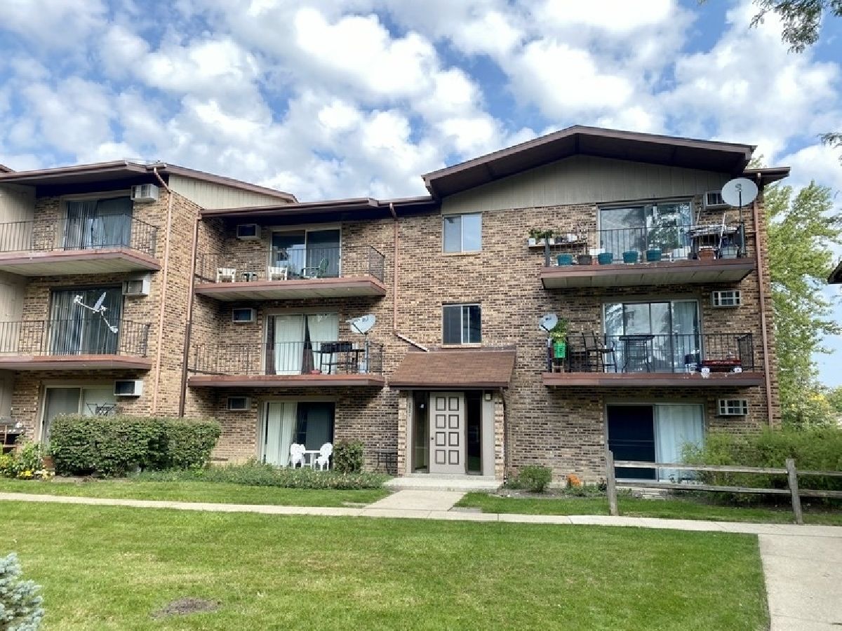 Condominiums Sold Waterbury Woodridge Illinois, 2521 Spring