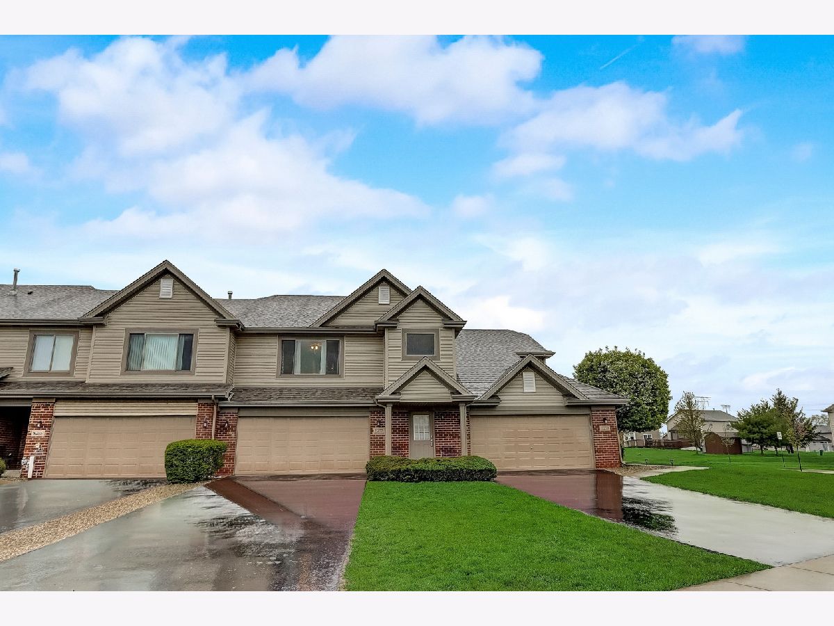 Hawthorne Lakes Frankfort IL, Townhomes & Condos For Sale & For Rent