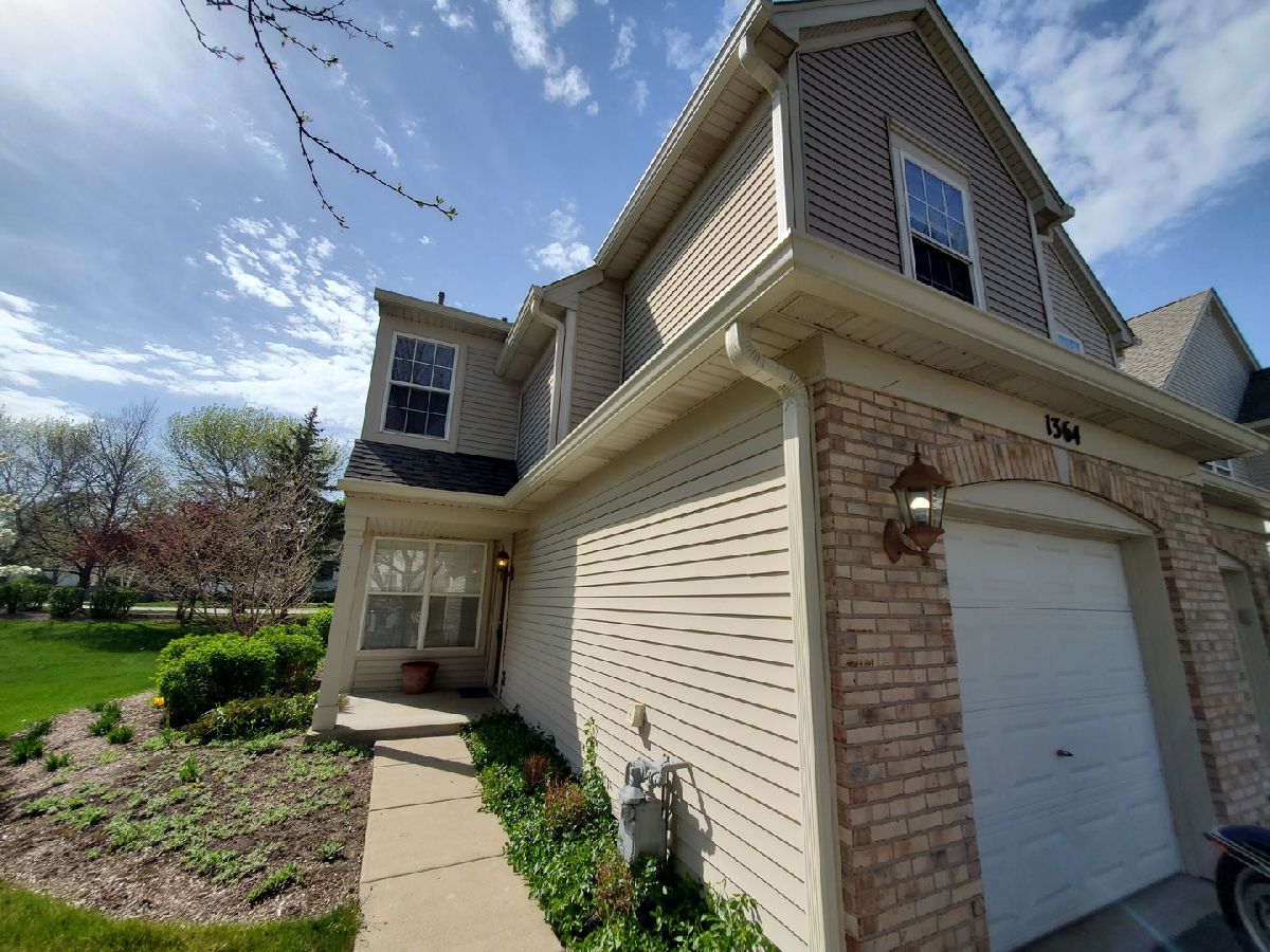 Townhomes & Homes Rented Briargate Grayslake Illinois, 1364 Longchamps