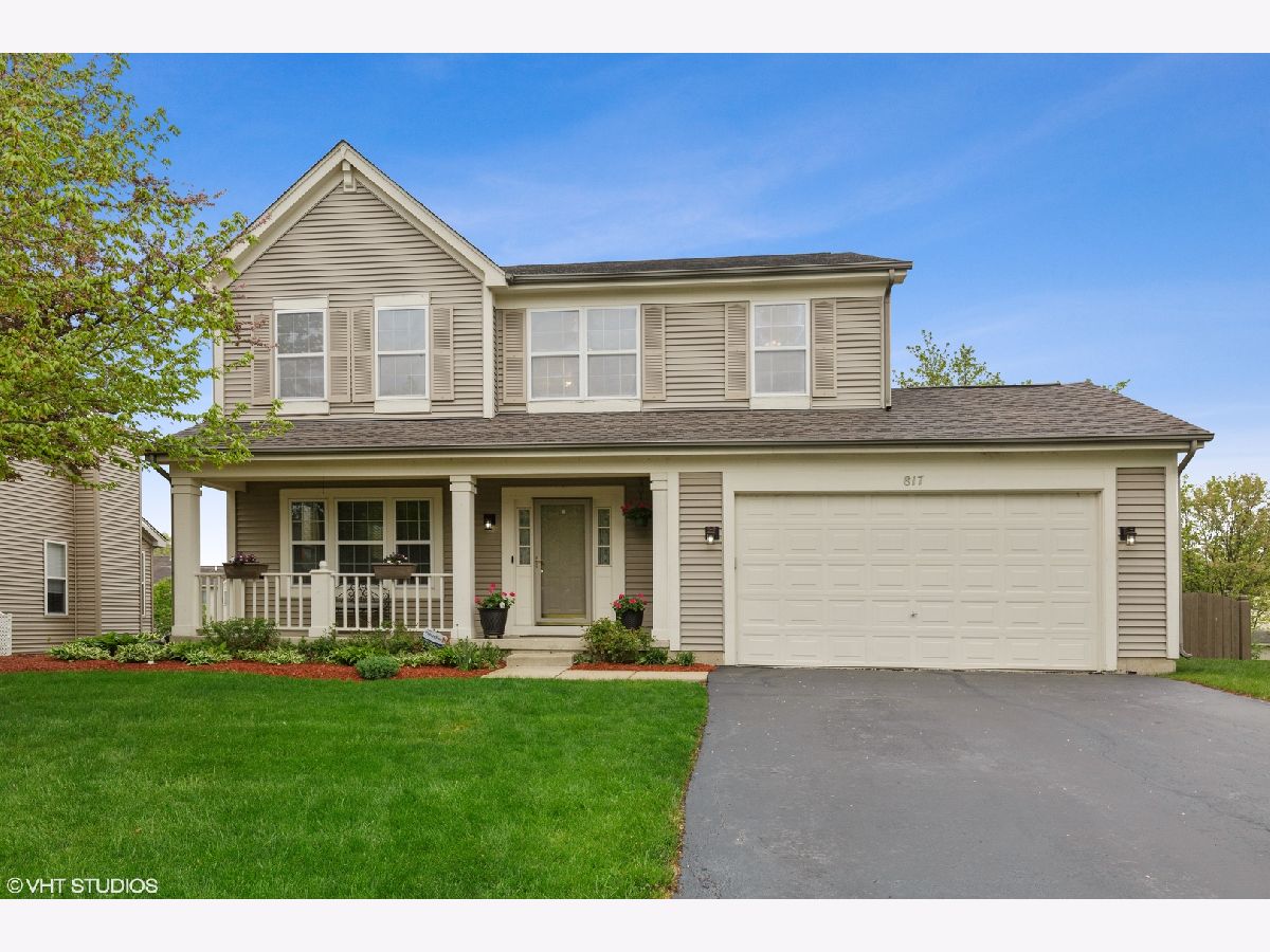Homes Sold Columbine Square Elgin Illinois, 817 Red Barn