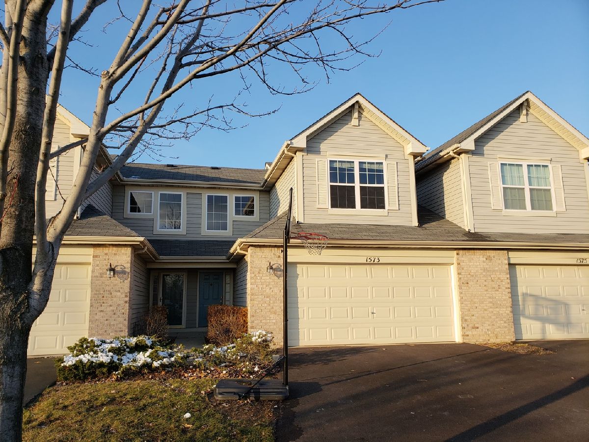 Homes & Condos & Townhomes Sold Hidden Glen Waukegan Illinois, 1573 Candlestick