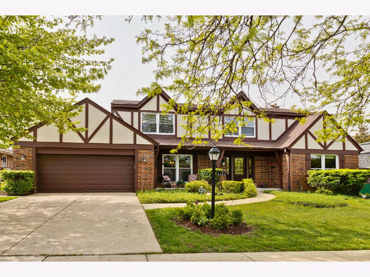 Homes Sold Salceda North Northbrook Illinois, 4255 Lindenwood
