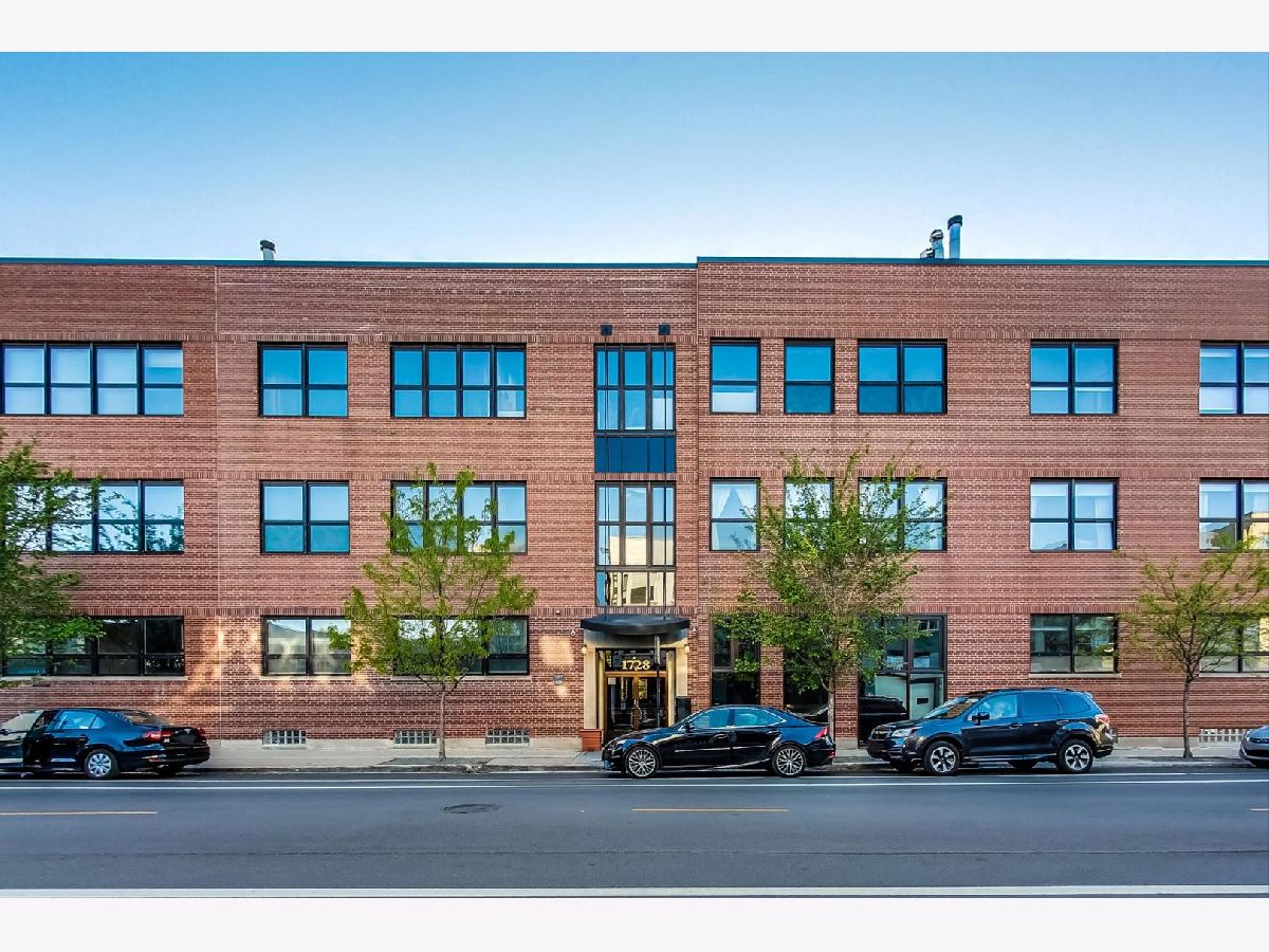 Condominiums Sold Willow Square Chicago Illinois, 1728 Damen