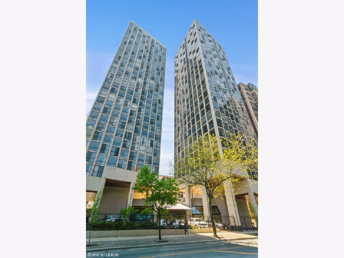 Condominiums Rented Fullerton Parkway Chicago Illinois, 345 Fullerton
