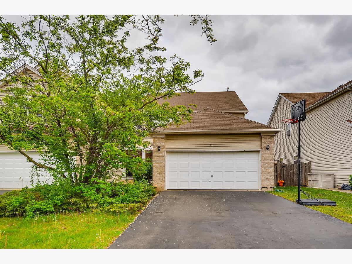 Townhomes Sold Hidden Ridge Lake In The Hills Illinois, 911 Cynthia