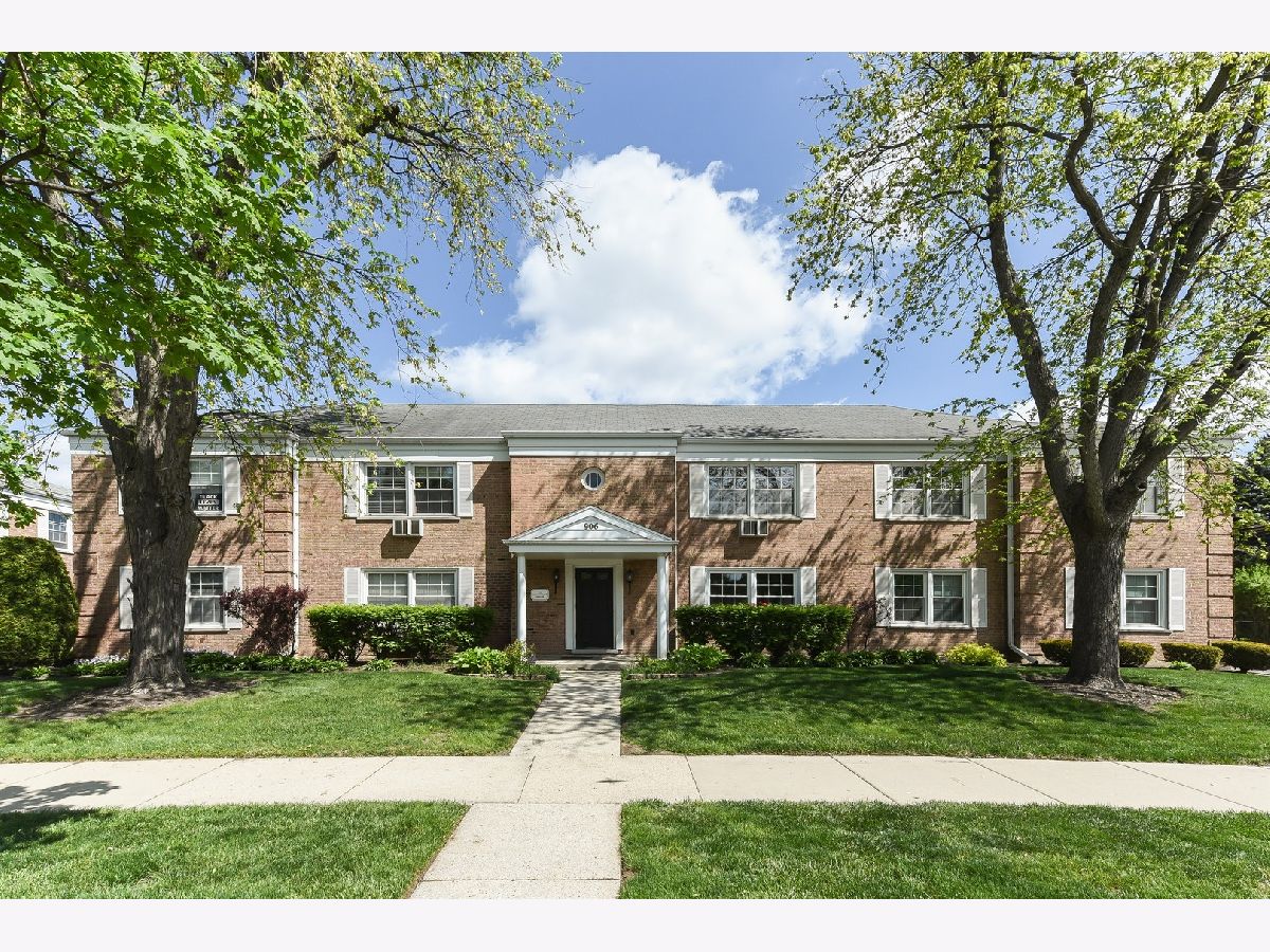 Condominiums Sold Colonial Square Arlington Heights Illinois, 906 Saint James