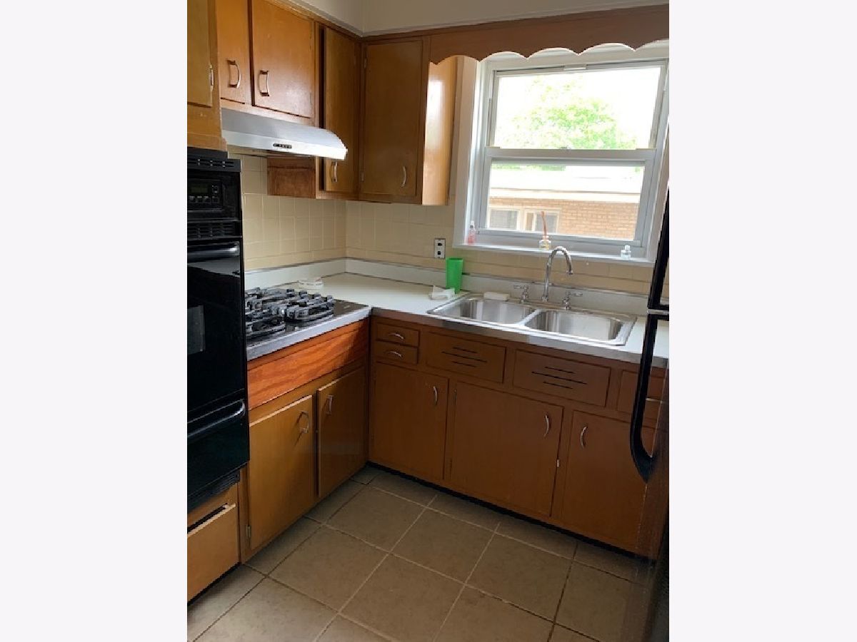 Homes & Condos & Townhomes Rented Budlong Woods Chicago Illinois, 2649 Summerdale