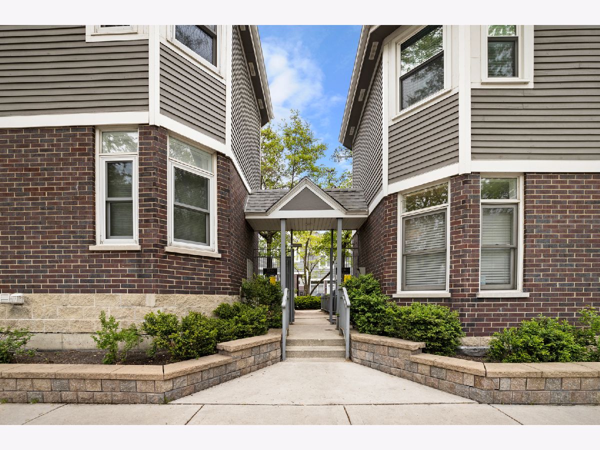 Townhomes Sold Hawthorne Court Chicago Illinois, 3345 Racine