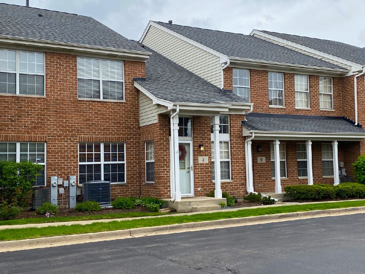 Townhomes Rented Astoria Place Elmhurst Illinois, 7 Astoria