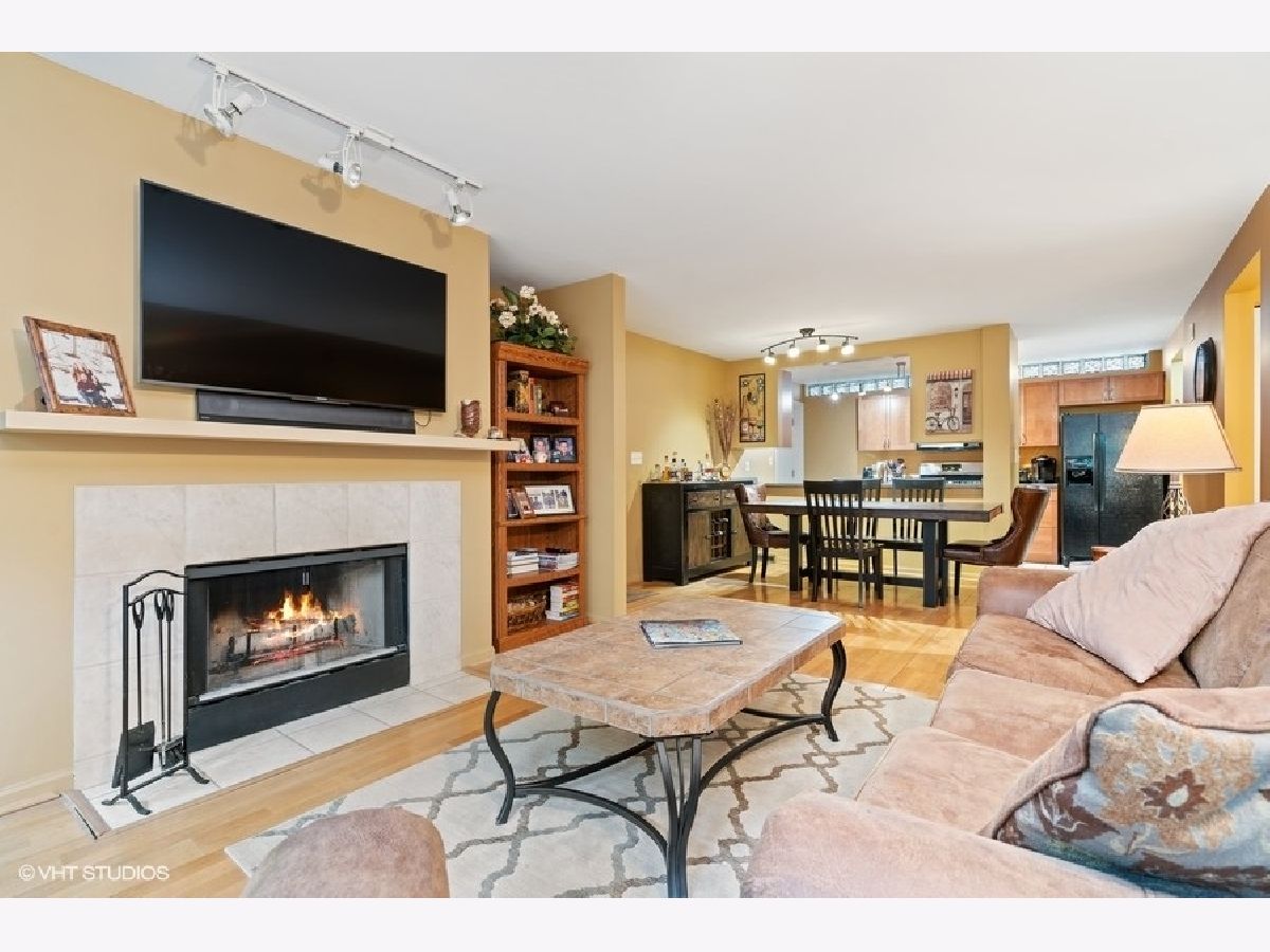 Townhomes & Condos & Homes Sold Old Town Square Chicago Illinois, 300 Scott