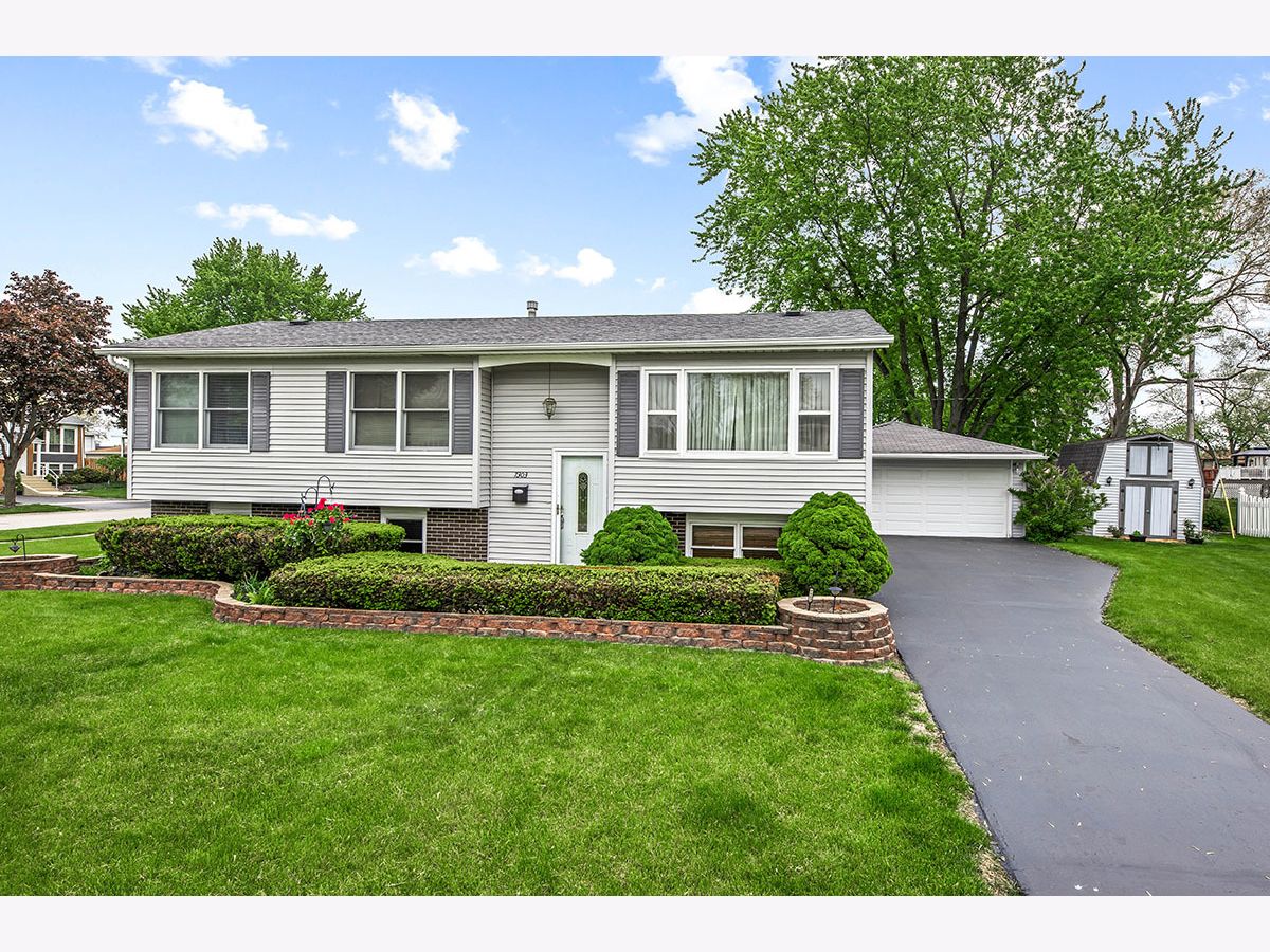 Homes Sold Highlands Woodridge Illinois, 7303 Hawthorne