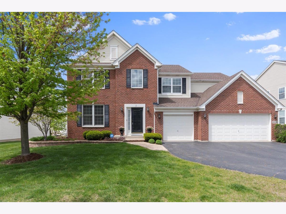 Homes Sold Castle Creek Elgin Illinois, 1010 Biltmore