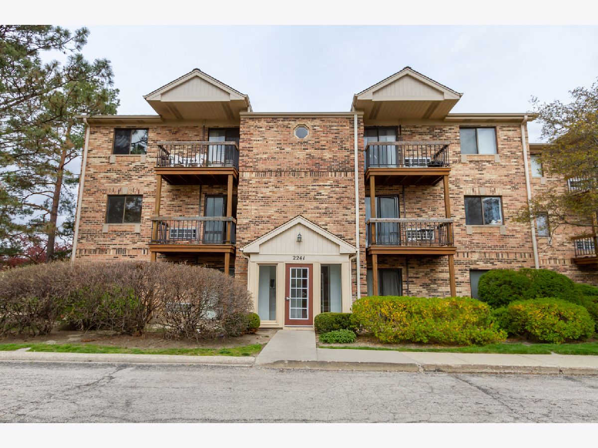 Condominiums Rented Rosewood Arlington Heights Illinois, 2241 Nichols
