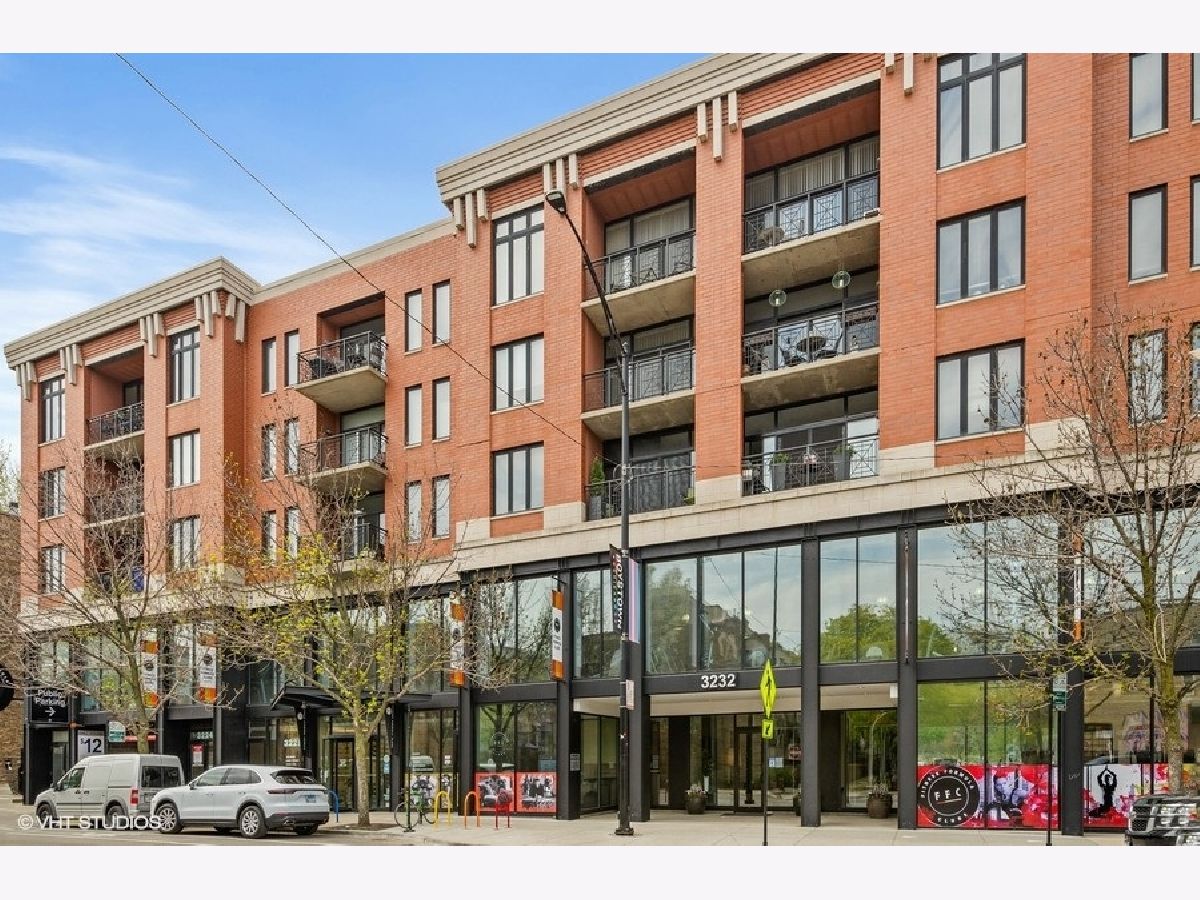 Condominiums Sold Plaza 32 Chicago Illinois, 3232 Halsted