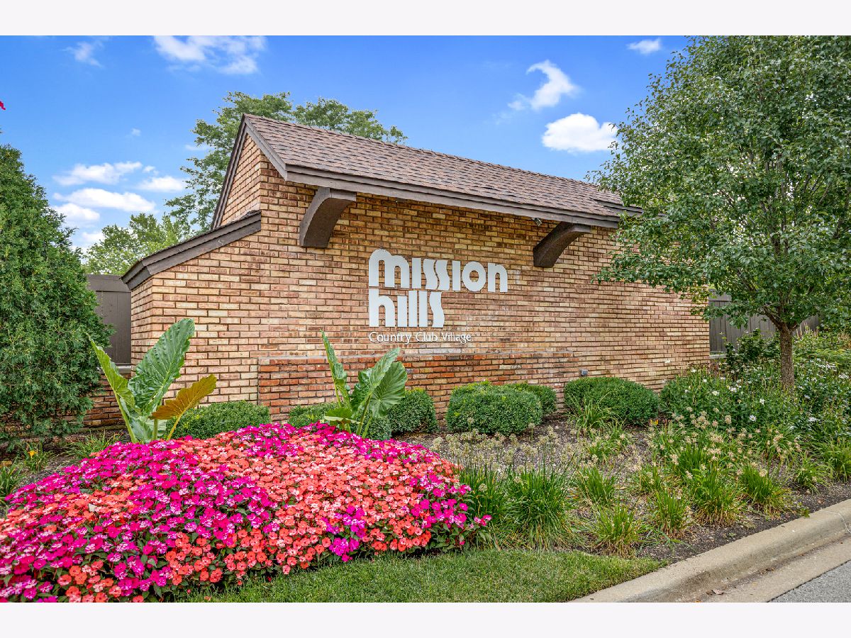 Mission Hills Northbrook IL, Condos & Townhomes & Homes For Sale & For