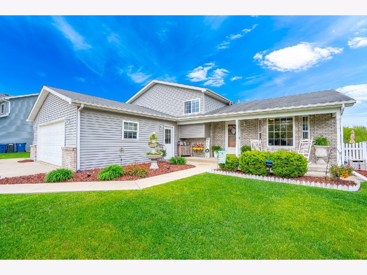 Homes Sold Cobblestone Court Morris Illinois, 707 Country Squire