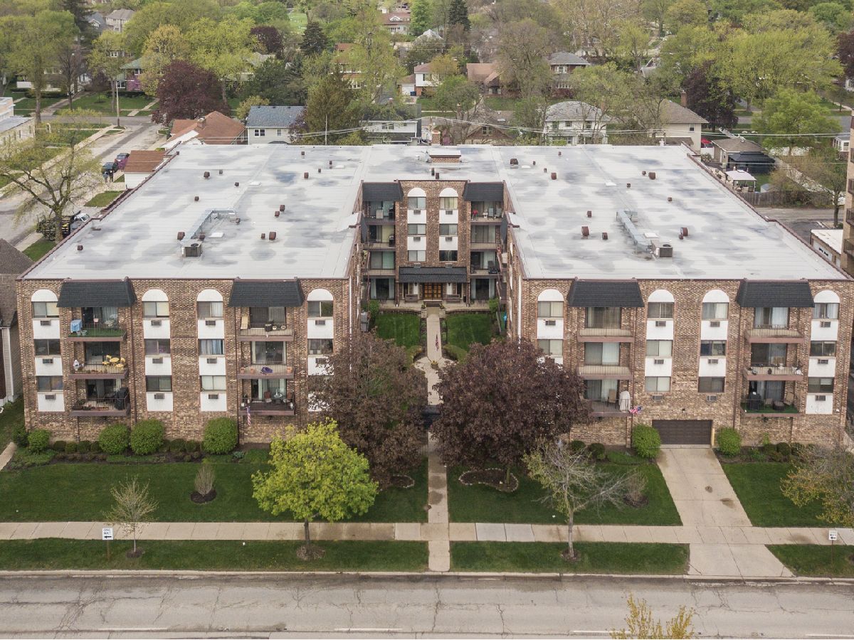Condominiums Sold Carriage Walk Des Plaines Illinois, 722 Graceland