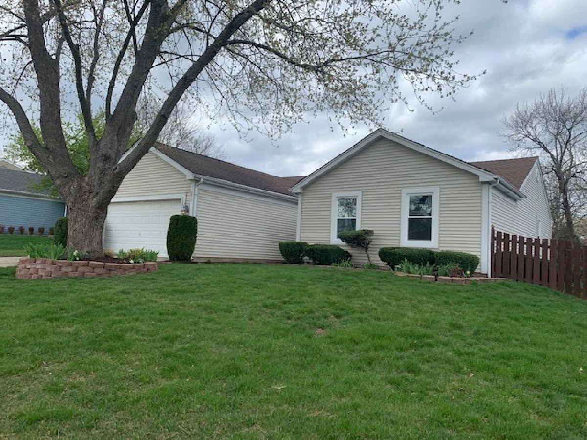 Homes & Condos & Townhomes Rented Sheffield Estates Schaumburg Illinois, 1814 Fairhaven