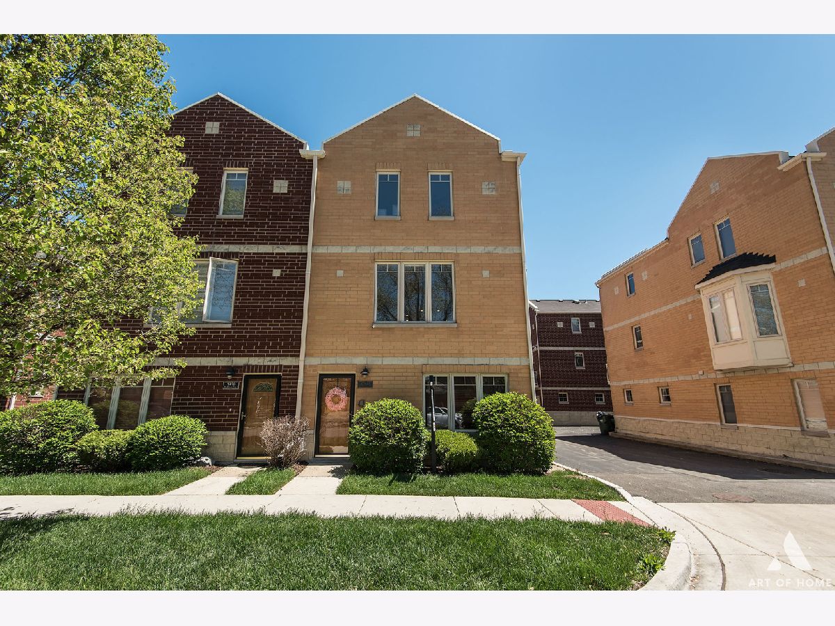 Townhomes & Homes Sold Prairie Square Brookfield Illinois, 8900 31st