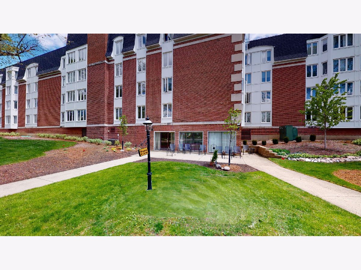 Cambridge On The Lake Buffalo Grove IL, Condominiums For Sale & For
