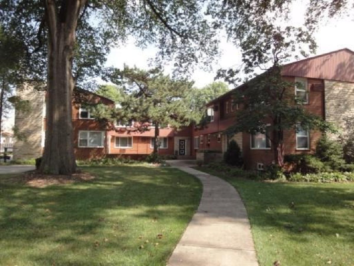 Condominiums Rented Ascot Place River Forest Illinois, 1535 Bonnie Brae