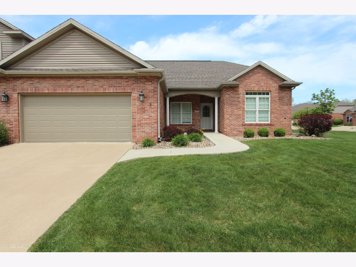 Spring Ridge Bloomington IL, Condos & Townhomes & Homes For Sale & For Rent Sadie Winter Dana