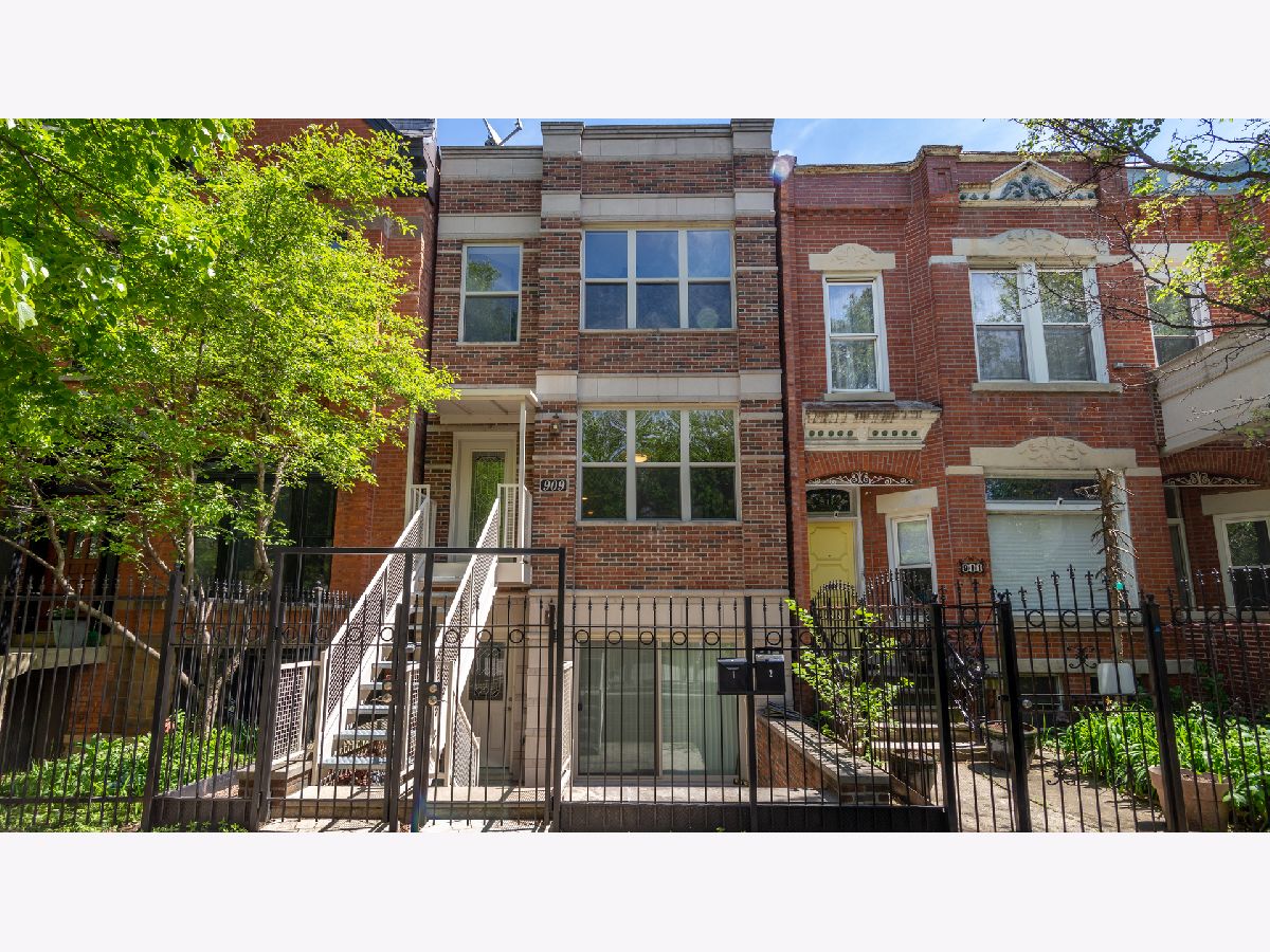Condominiums & Homes Sold Tri-taylor Chicago Illinois, 909 Oakley