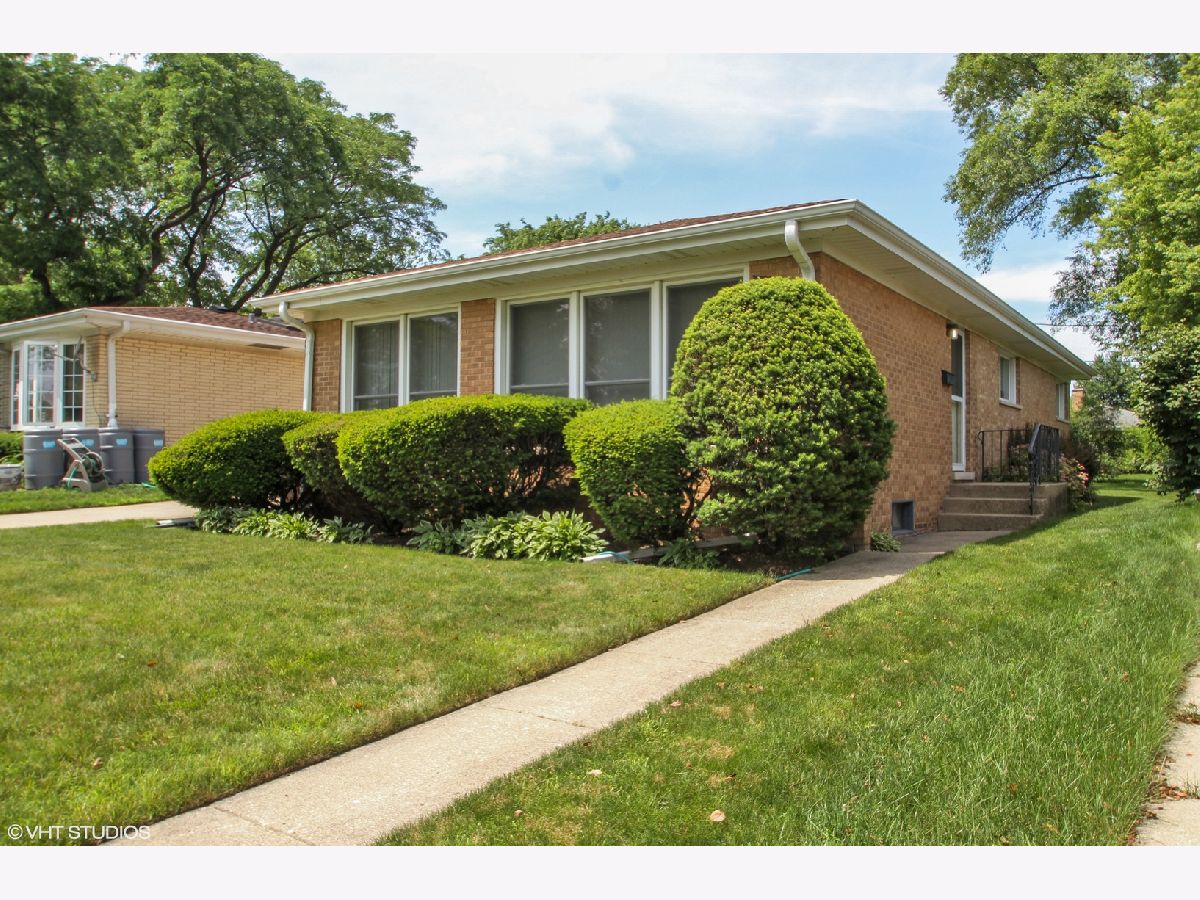 Homes & Townhomes Rented Devonshire Highlands Skokie Illinois, 4448 Emerson