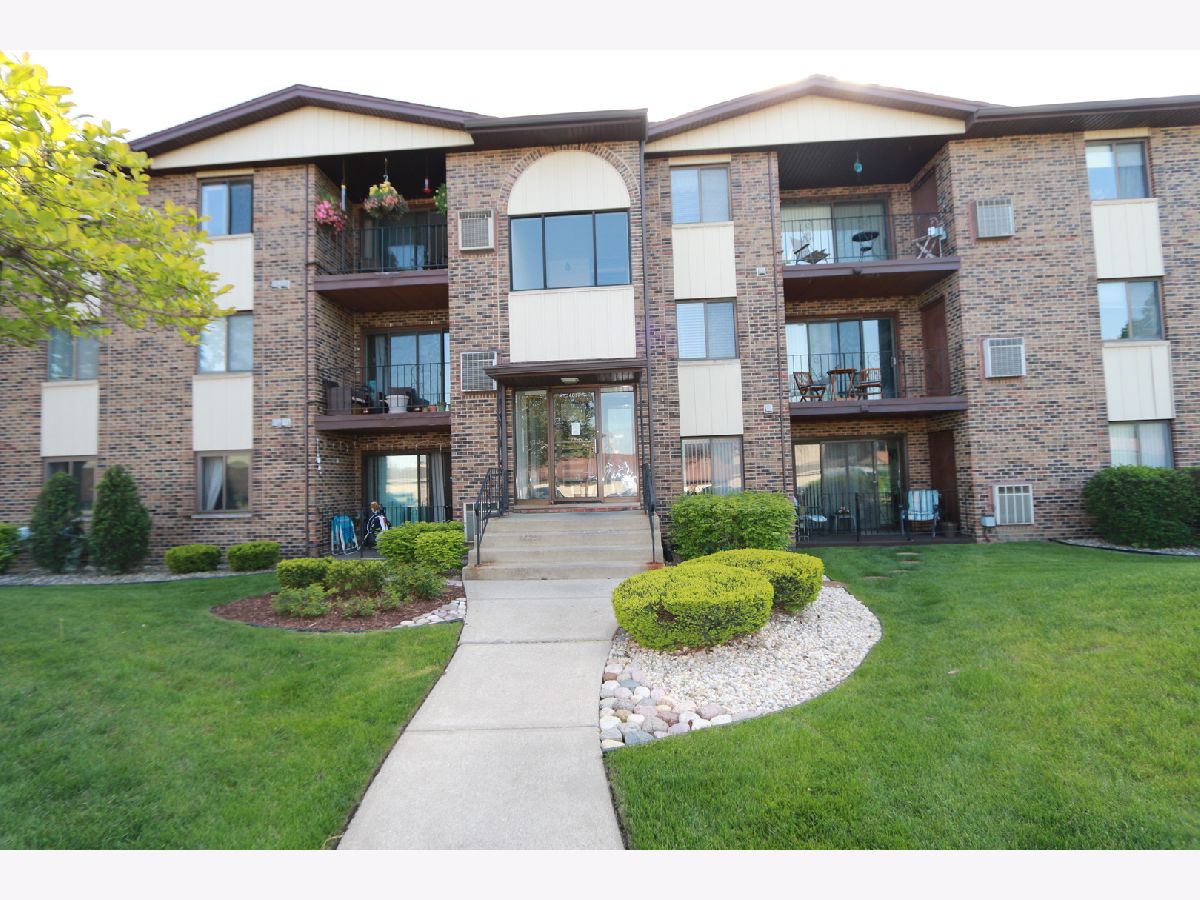 Condominiums Sold Applegate Crestwood Illinois, 14011 Laramie