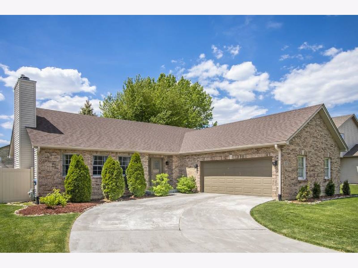 Homes & Condos & Townhomes Sold Country Squire Aurora Illinois, 1574 Limerick